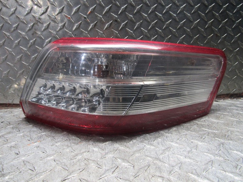 10-11 TOYOTA CAMRY RIGHT PASSENGER TAIL LAMP QUARTER PANEL MOUNTED W/RED OUTLINE