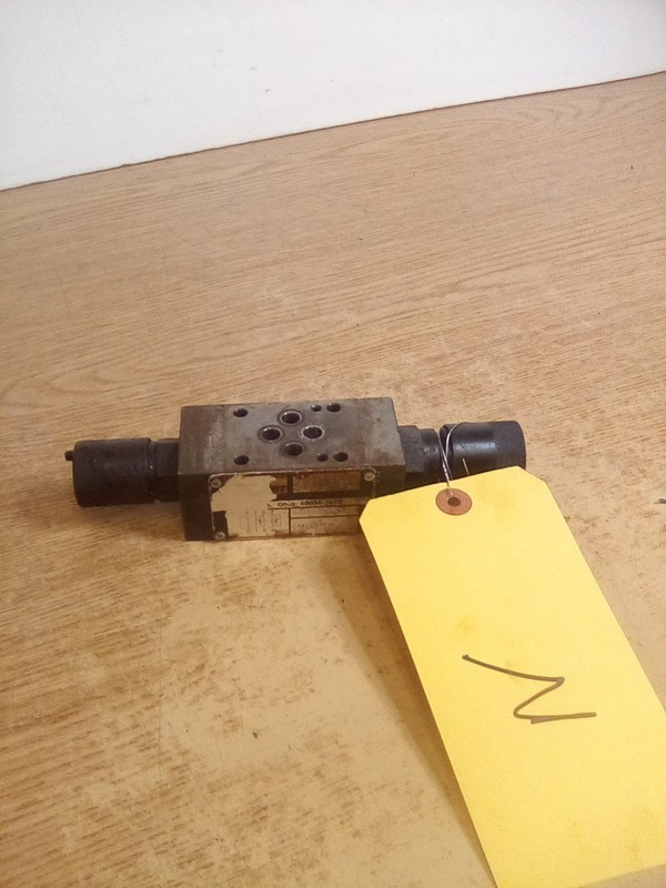 Parker FM2DDKN 55 Hydraulic Valve