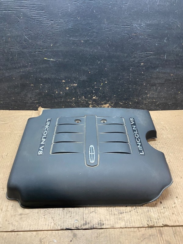 2002 to 2004Lincoln Navigator 5.4L V8 Engine Motor Cover u6164 DG