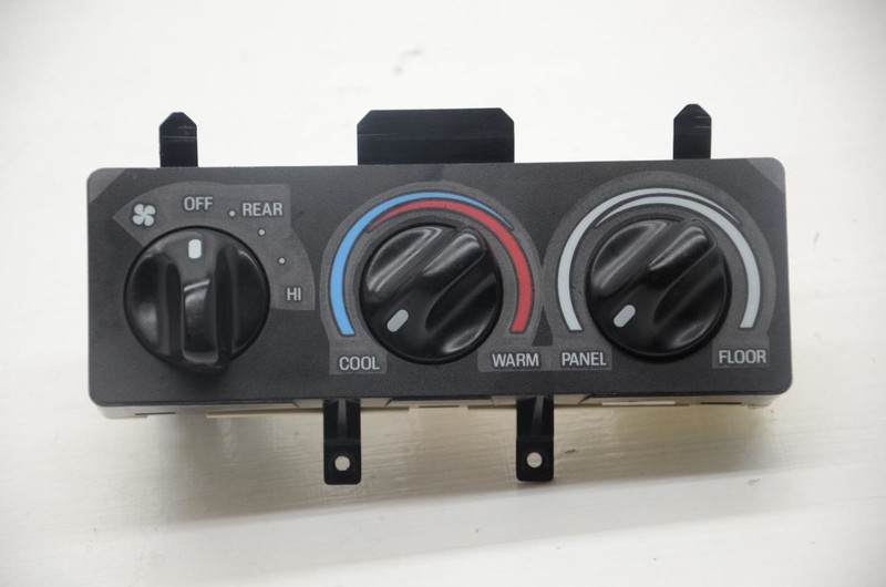00-05 EXCURSION Front Overhead Console Heat and Ac Temperature Controls