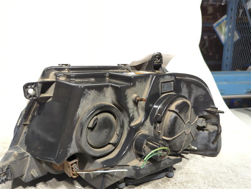 2006 Lincoln Navigator Left Headlight Assembly Halogen Black 532604 Used