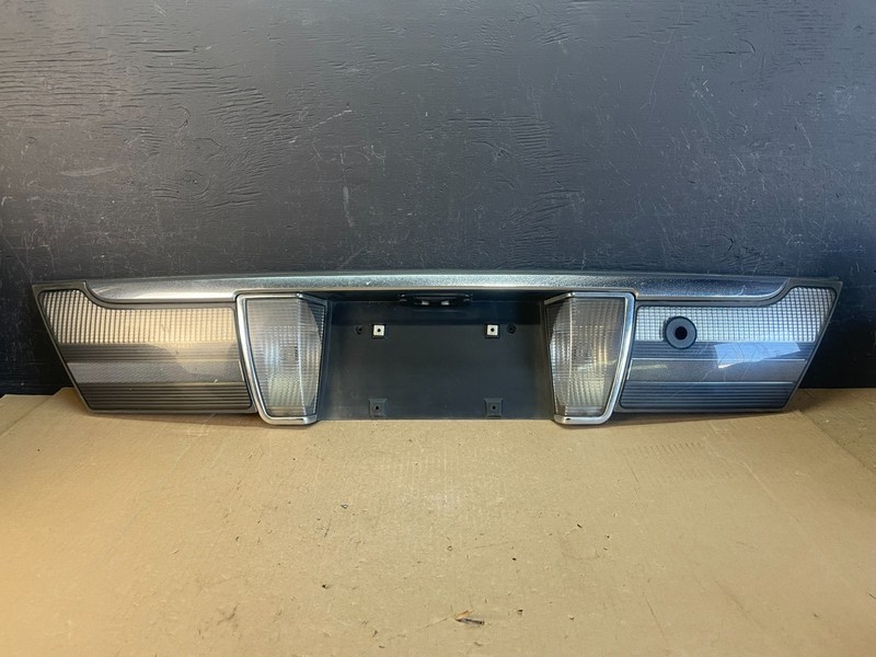 2006 to 2011 Mercury Grand Marquis Trunk Lid Center Tail Light AD5695 DG