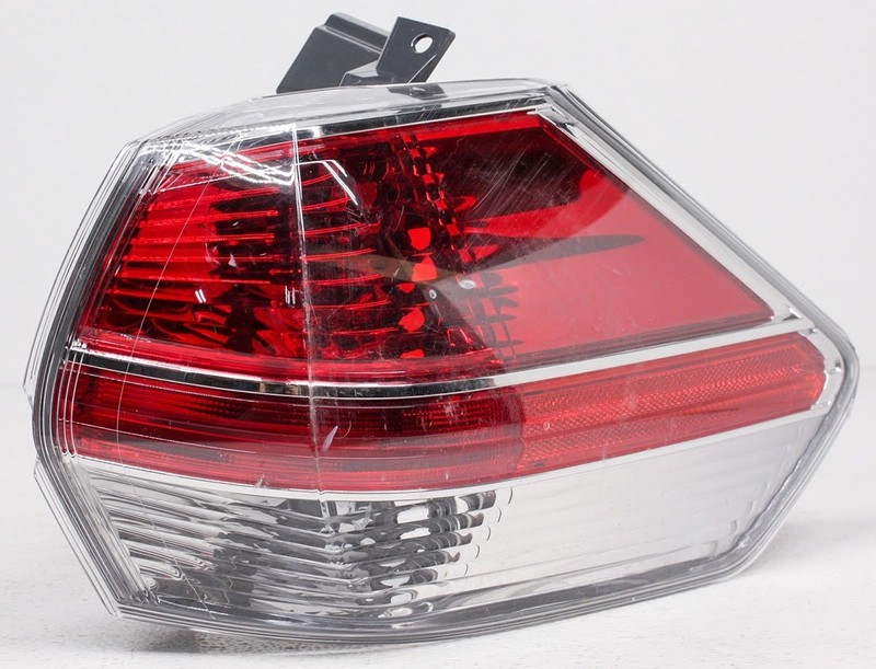 OEM Nissan Rogue Right Passenger Side Tail Lamp 26550-4BA0A Lens Chipped