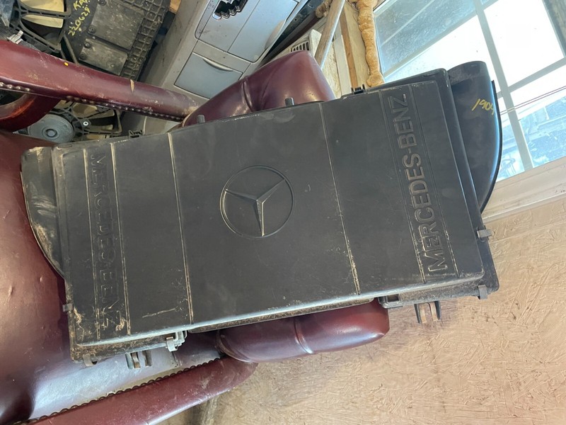 96-99 MERCEDES CL500 SL500 OEM ENGINE COVER / AIR BOX INTAKE CLEANER