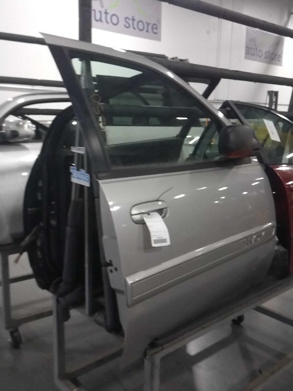 2004 GMC Envoy Right Front Door Silver 4DR SUV Used OEM Part NJ25-27250-695033
