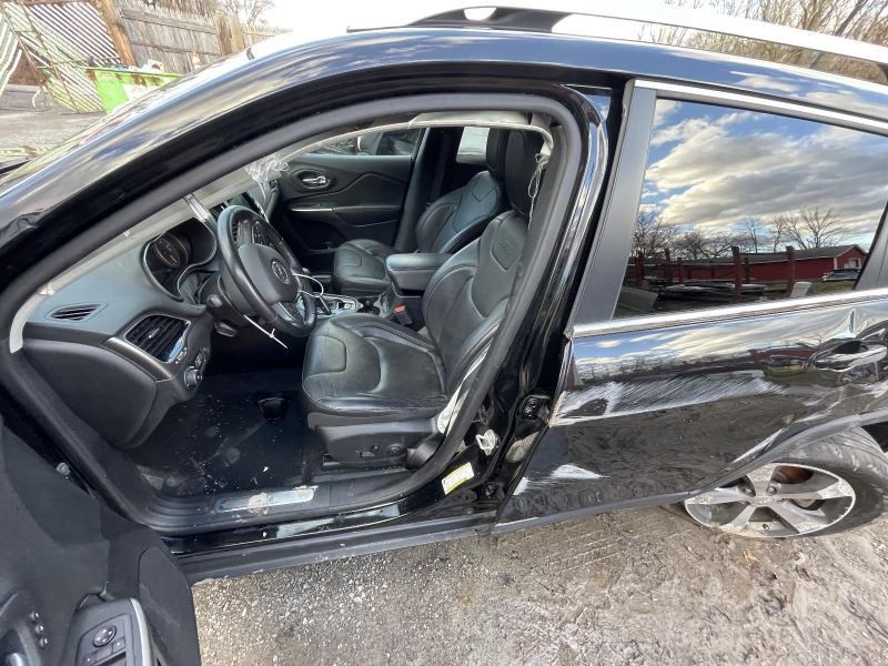 2014-2020 JEEP CHEROKEE LEFT ROCKER W/POST BLACK PC:PXJ 69K -SPORT- 52029