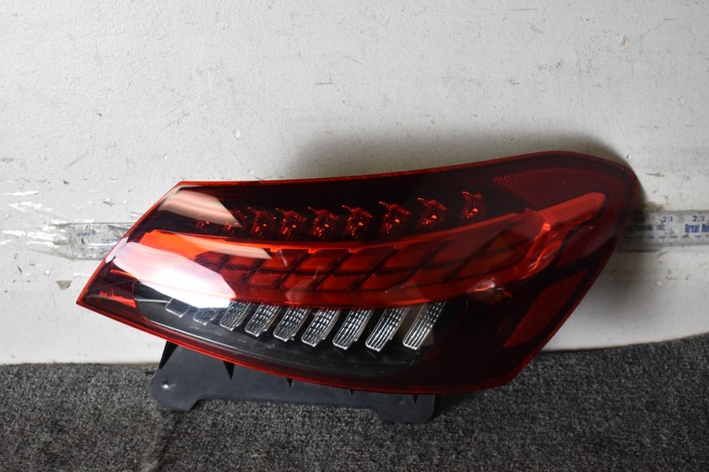 2021-2022 MERCEDES-BENZ E-CLASS E450 E350 E200 RIGHT PASSENGER TAIL LIGHT OEM