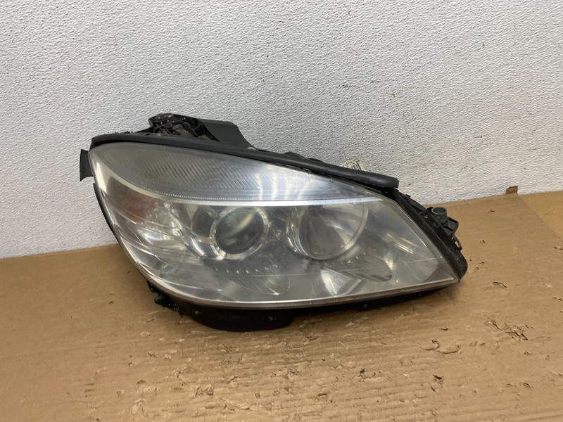 2008 to 2011 Mercedes Benz C-CLASS Right Passenger Side Headlight AD4350 DW