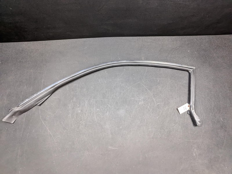 Front Left Door Window Upper Molding 2017 Infiniti Q60 76871-5CA0A 2018 2019 X
