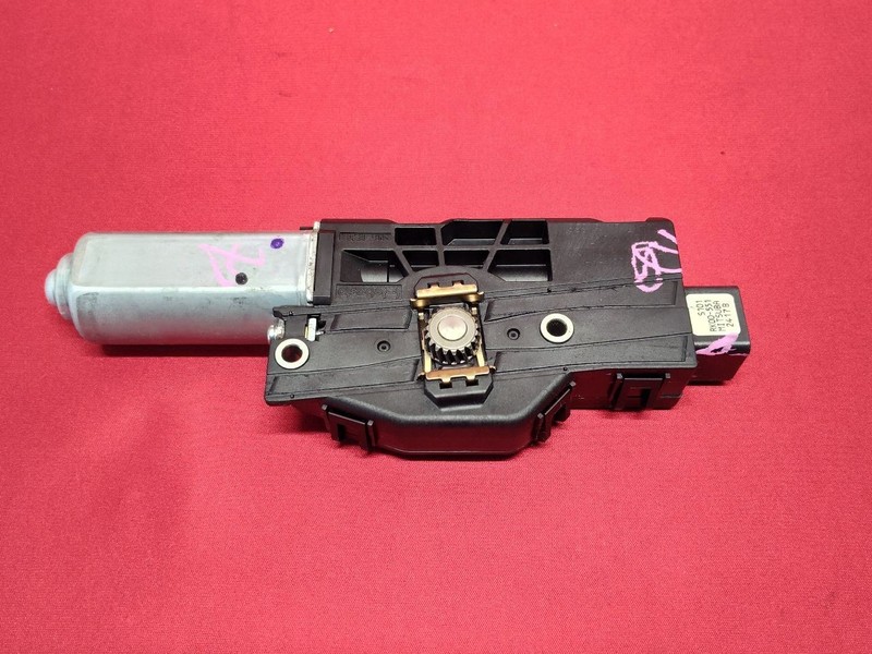 2011-2013 Infiniti QX56 / 2014-2020 QX80 Power Sunroof Motor 91295-1LA1A