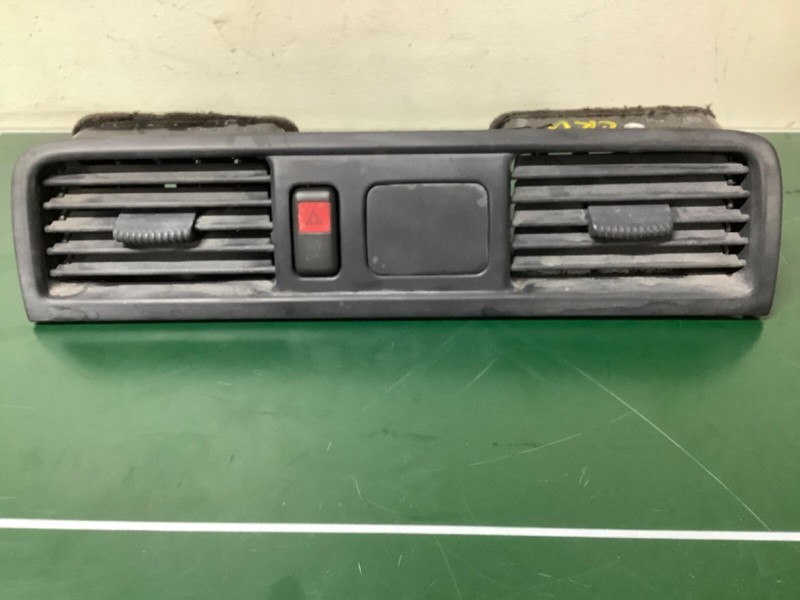 97-01 Honda CR-V Dashboard Center Air outlet, middle vent OEM