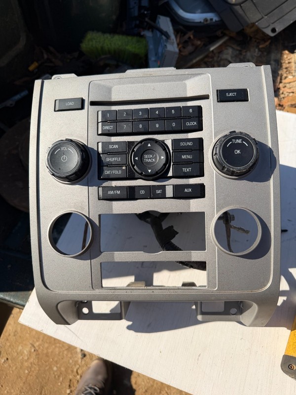 08 09 FORD ESCAPE MARINER TRIBUTE OEM CD PLAYER RADIO RECEIVER 8L8T-19C107-AK
