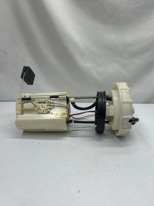 1995 to 2000 Toyota Tacoma fuel pump assembly 4x2 6 cylinders prerunner