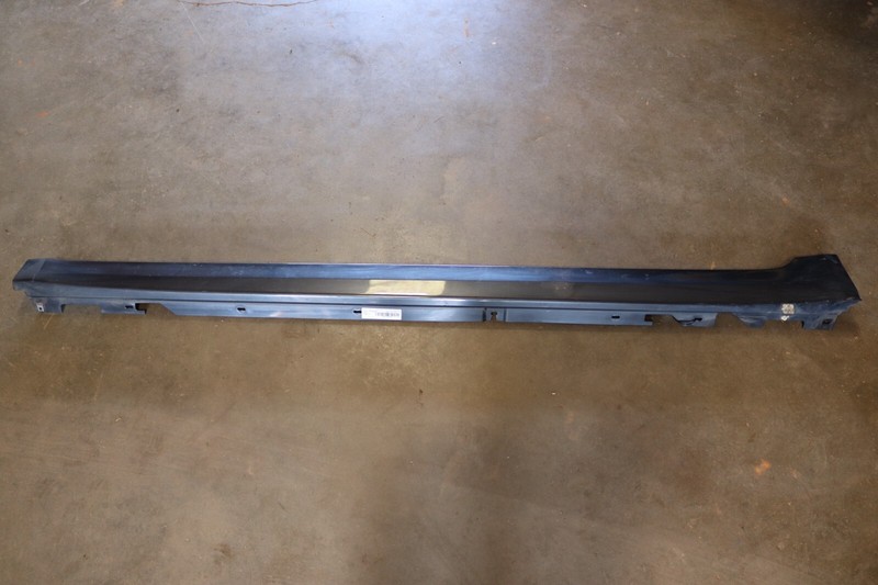 2017-2022 BMW 540I G30 LEFT DRIVER SIDE ROCKER MOLDING SKIRT PANEL GRAY OEM