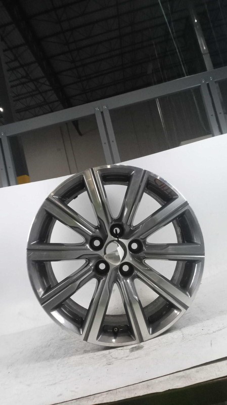 2019 Cadillac XT4 White 18 OEM Wheel Rim 23380405 - No Center Cap