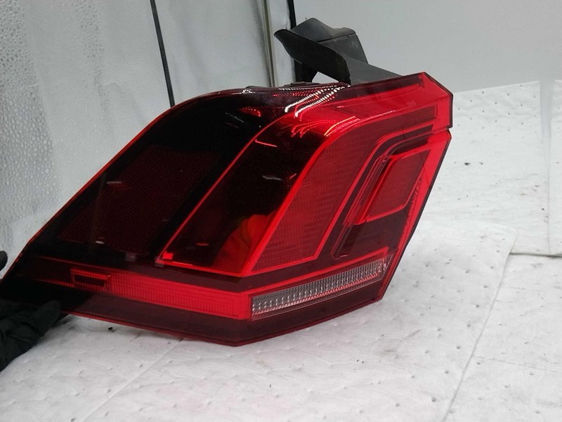 2021 Volkswagen Tiguan Left Tail Light Assembly White OEM 661243 Used 103K