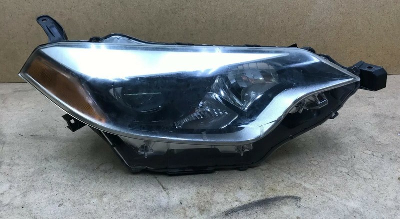 2014 2015 2016 Toyota Corolla Front Halogen Headlight Right Passenger Side OEM