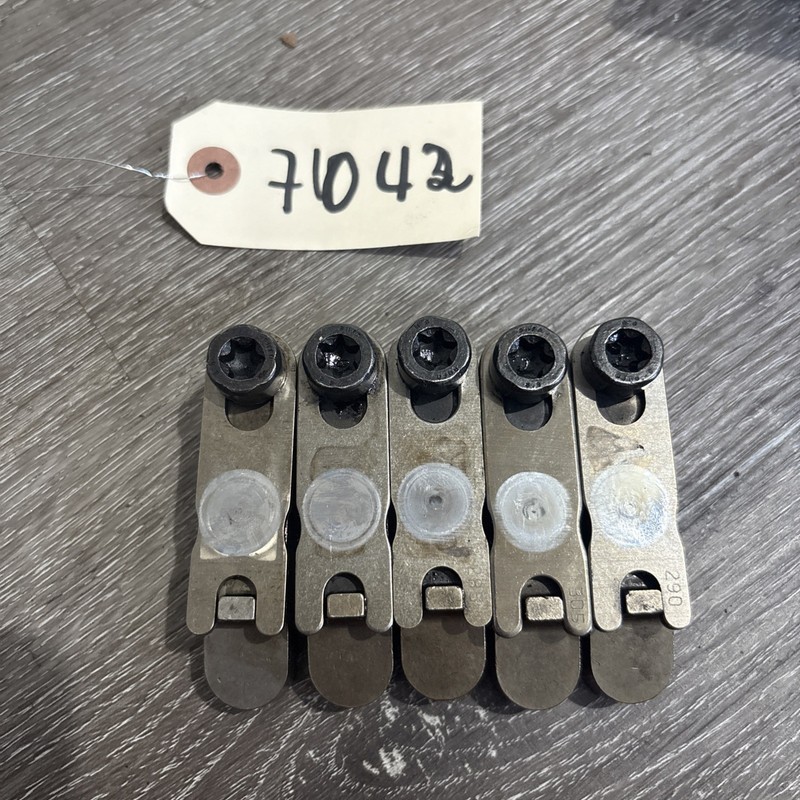 Set of 5 VOLVO D13 Diesel Engine CROSSHEAD VALVE BRIDGE - P/N: 20509561
