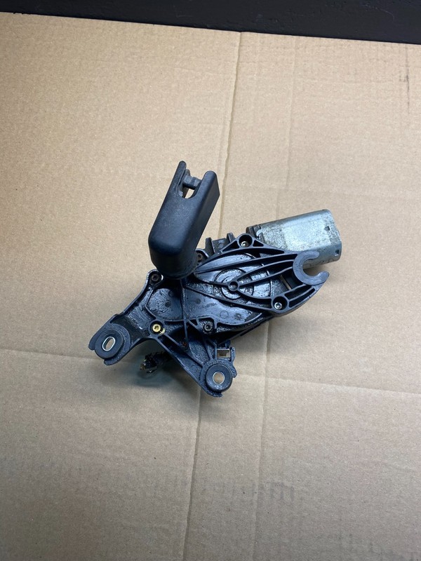 2010 to 2012 Lincoln MKT 2008 2009 Taurus X Rear Windshield Wiper Motor AB4191DG