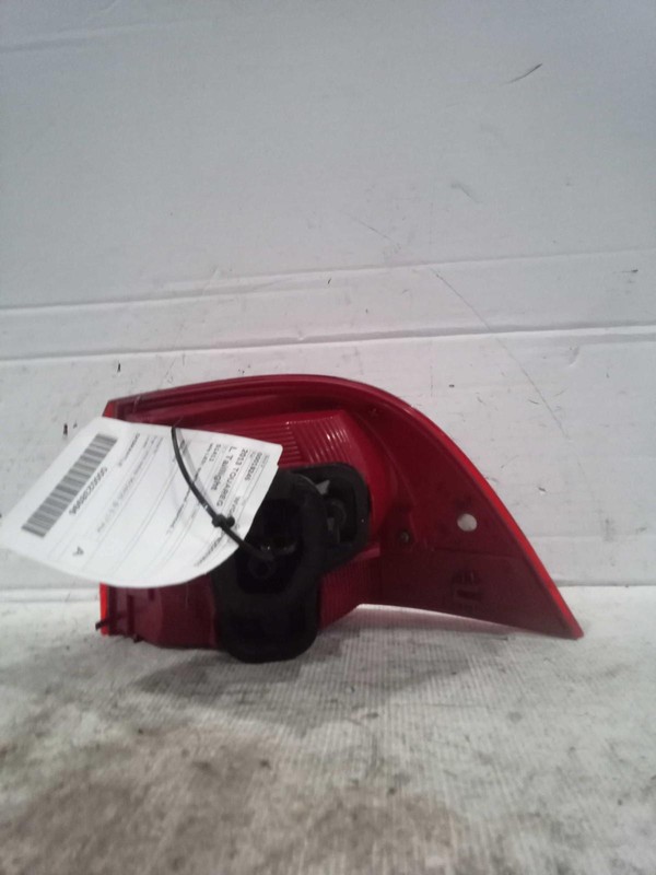 2013 Volkswagen Touareg Left Tail Light Assembly Silver 39848 142K Miles