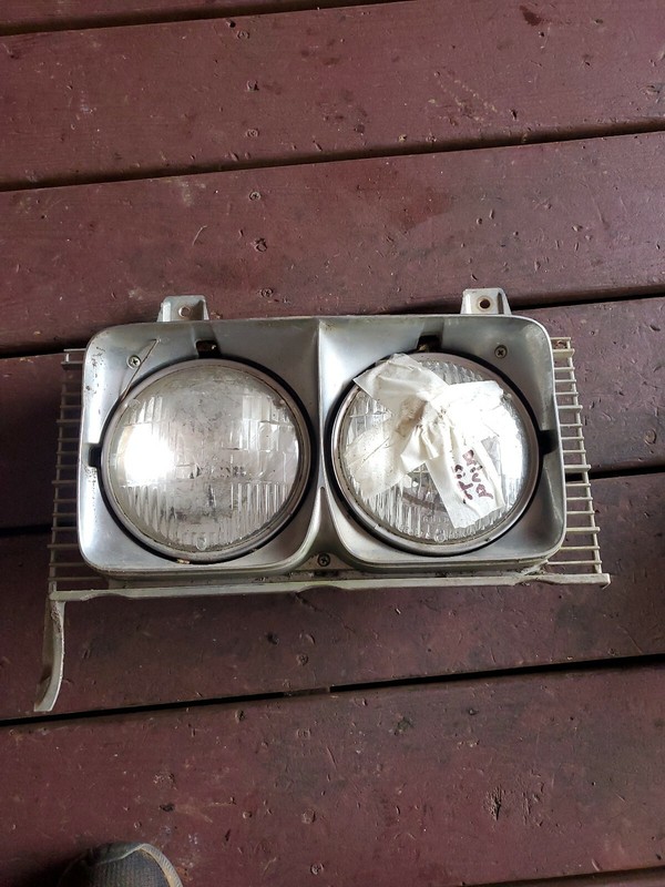 1969 Cadillac Deville Fleetwood left Driver headlight mount grille bezel w/bolts