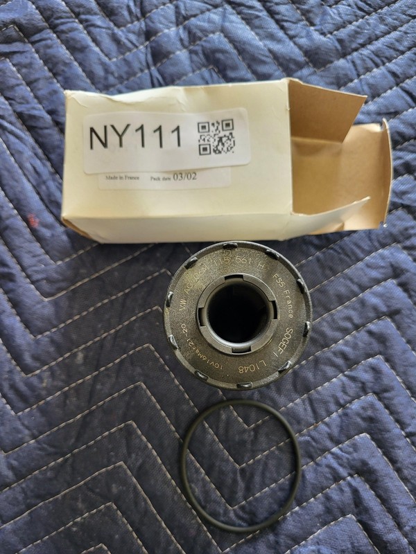 Used Oem Bentley Engine Oil Filter 2018 for Bentayga 06M115561H 2019-2021