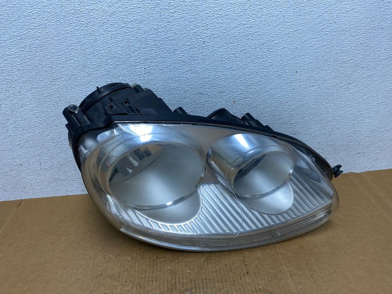 2005 - 2010 Volkswagen Jetta Right Passenger RH Side Headlight Halogen AD9199 DW