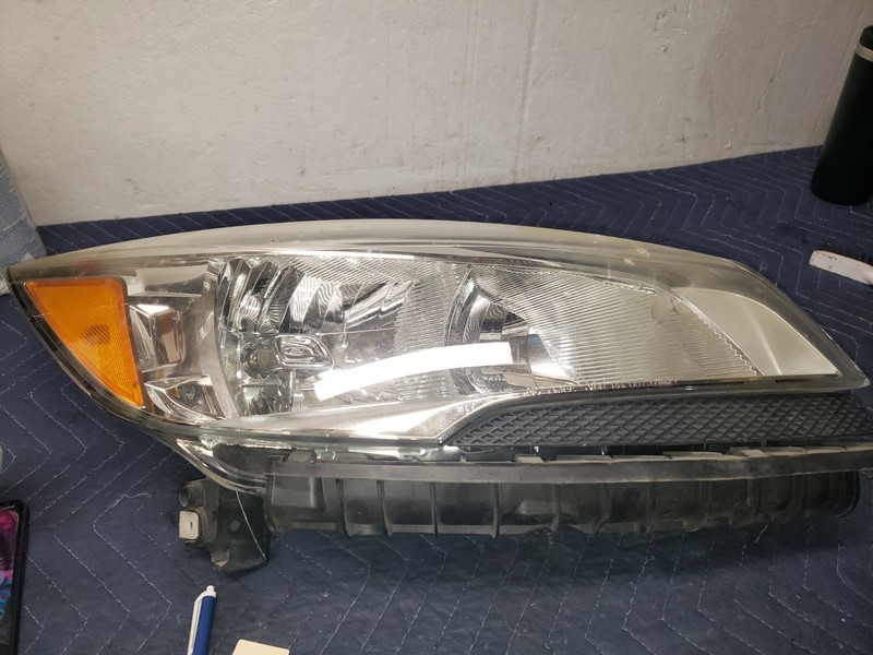 Used Right Headlight Assembly fits: 2013 Ford Escape