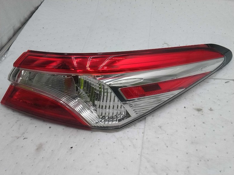 2019 Toyota Camry Right Tail Light Assembly White OEM 653705 122K Miles