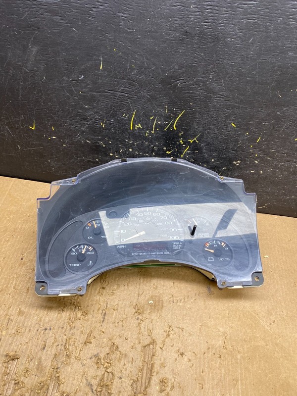2001 to 2002 Chevrolet Express Speedometer Cluster Gauge OEMZ9752 DG