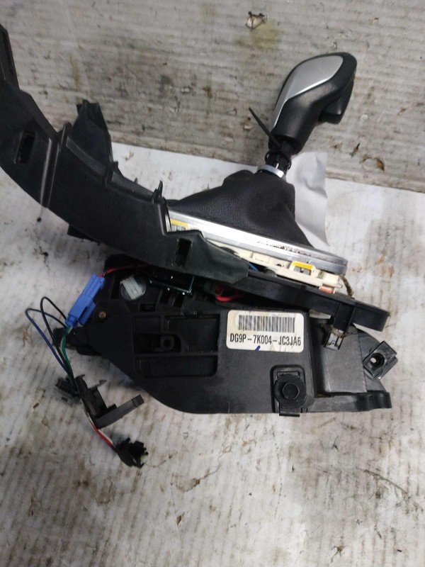 2015 Ford Fusion Automatic Transmission Shift Lever Assembly Black 140K Miles