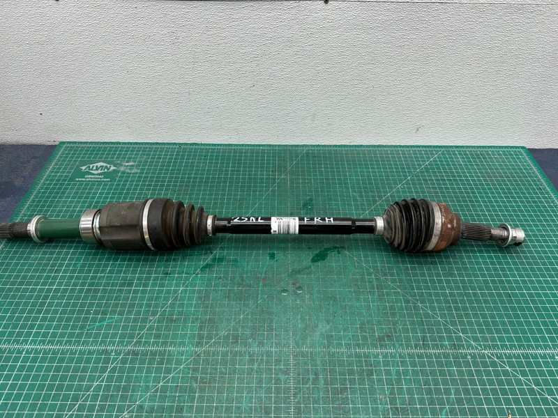 19-25 NISSAN LEAF - FRONT RIGHT PASSENGER SIDE CV AXLE SHAFT OEM