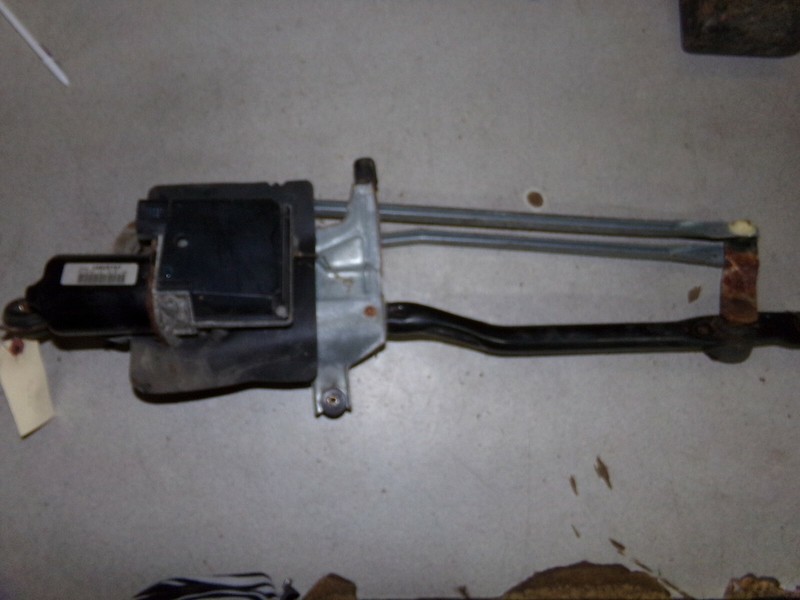 1995 Mercedes Benz Wiper Regulator Assembly w/ Valeo Motor 24025797