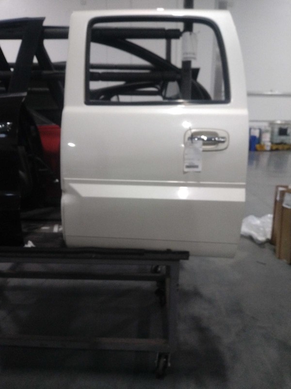 2003 Cadillac Escalade EXT Left Door White OEM Good Condition 413295