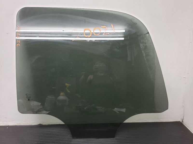 02-06 Cadillac Escalade Rear Left Driver Door Glass W/ Privacy Tint OEM 15181071