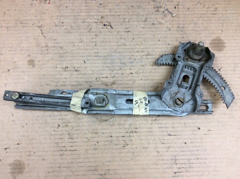 82 83 84 85 Accord 4Dr Sedan Left Front Door Manual Window Regulator Assy OEM