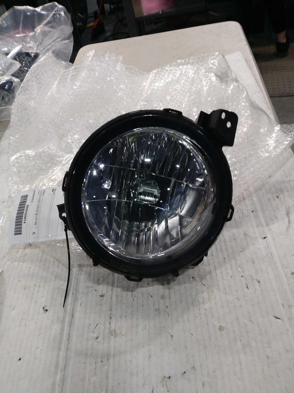 2021 Jeep Wrangler Left Headlight Assembly Black OEM Used 80K Miles NJ25-21453