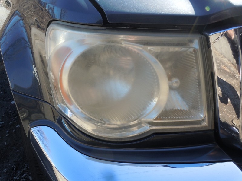 2007-2009 Chrysler Aspen Halogen Headlight Passenger Right RH OEM