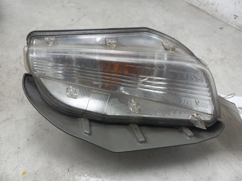 12 13 14 TOYOTA PRIUS V PASSENGER RIGHT BUMPER PARK LIGHT TURN SIGNAL
