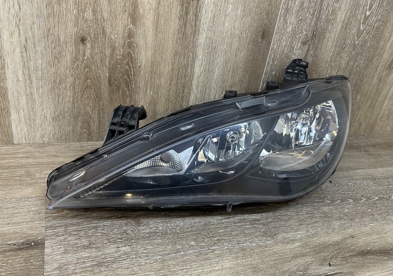 2017-2020 CHRYSLER PACIFICA LH HEADLIGHT ASSYOEM PART # 68228945AC