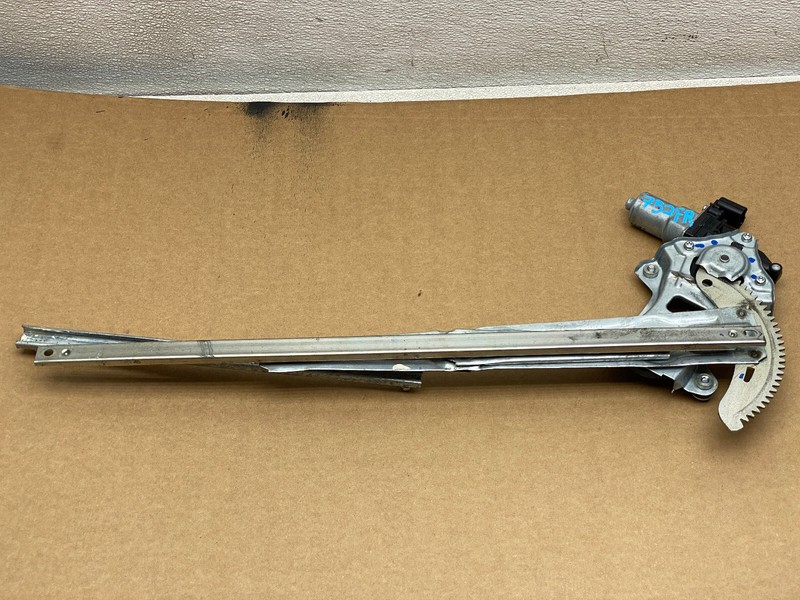 16-22 HONDA PILOT FRONT RIGHT PASSENGER SIDE WINDOW REGULATOR W/MOTOR OEM LOT752