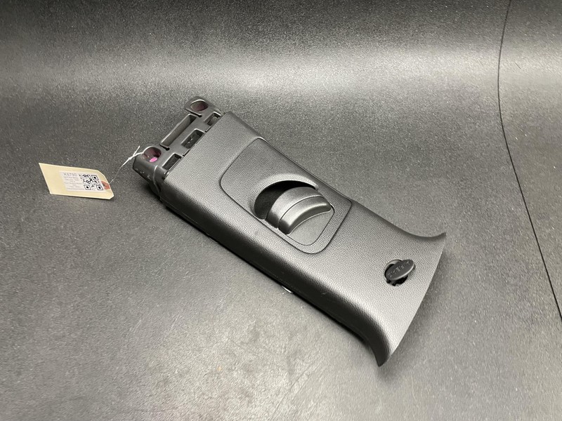 Center Right B Pillar Upper Trim Panel 2017 Kia Soul 85840-B2100 2018 2019