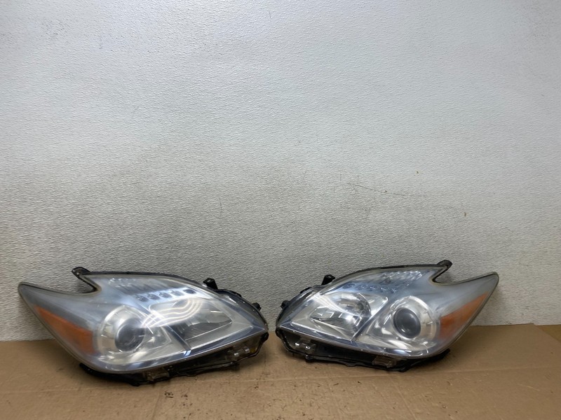 2010 - 2011 Toyota Prius Left+Right Blue Halogen Headlights OEM W2644 DW