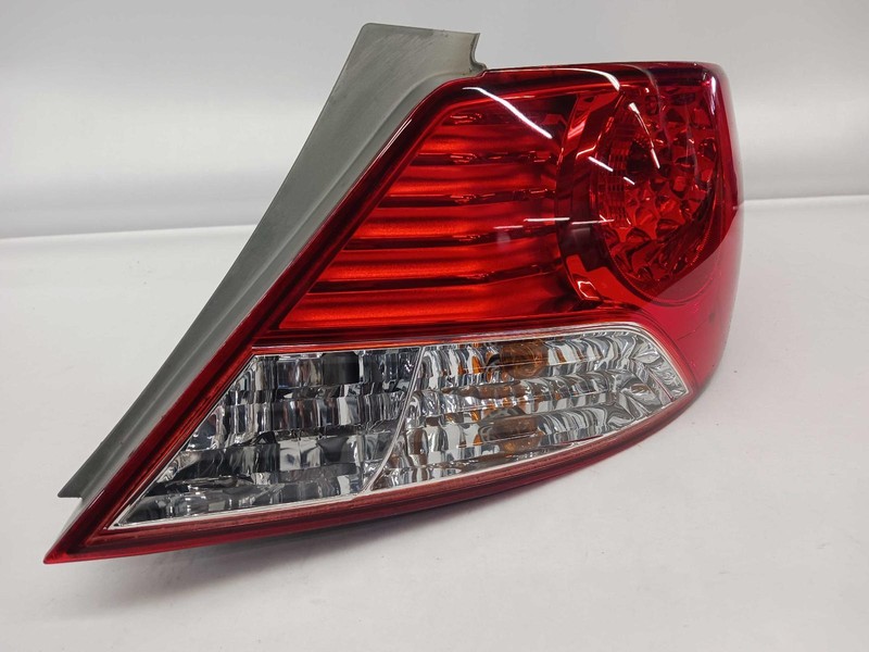 2012 HYUNDAI ACCENT Right passenger Taillight quarter mount Sedan OEM 12 13 14