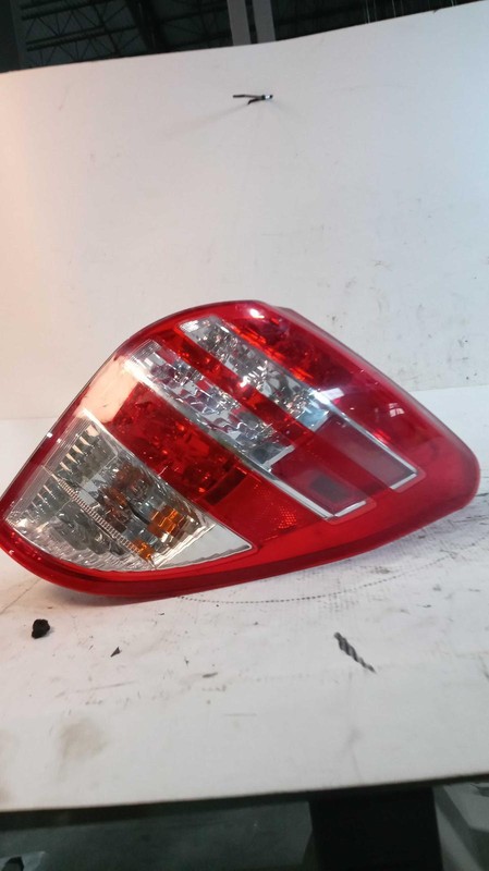 2009-2012 Toyota RAV4 Right Tail Light Assembly Red OEM Used 612851