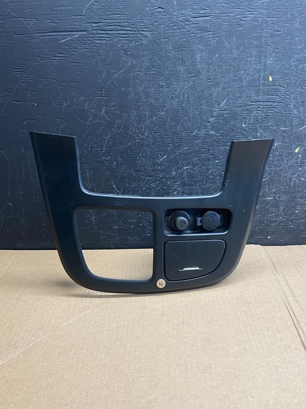 2006-2012 Hyundai Entourage Center Console Gear Shifter Bezel Astray AE4346 DG