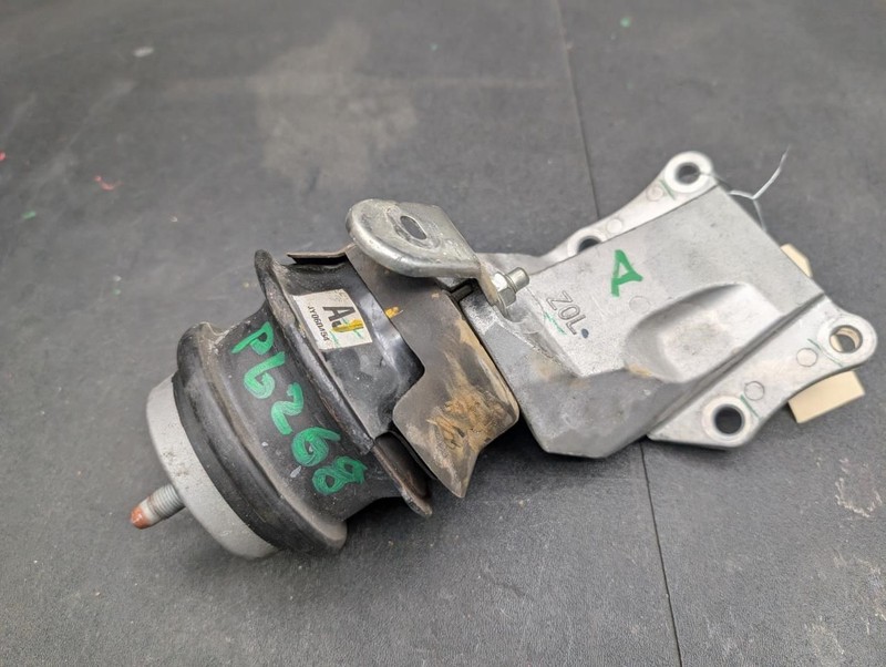 Front Left Engine Mount Bracket 2019 Infiniti Q50 11233-4HK0A 2016 2017 - 2024