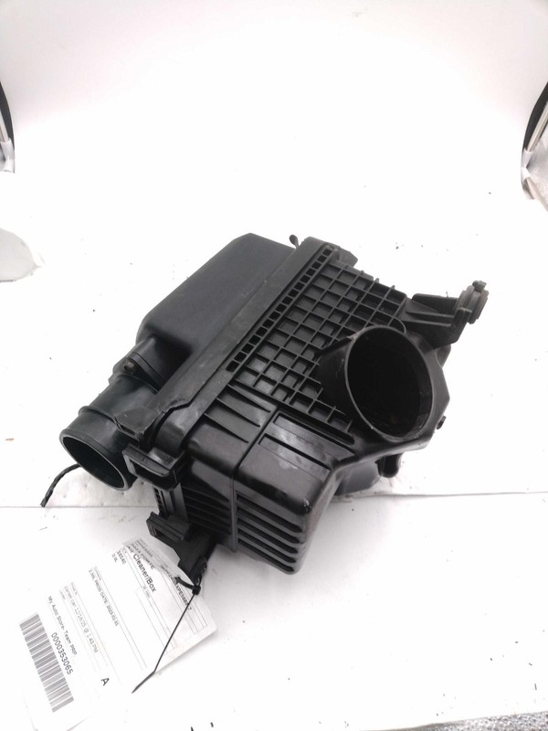 2023 KIA Forte Air Cleaner Assembly OEM 28110M6050 Used 73K Miles