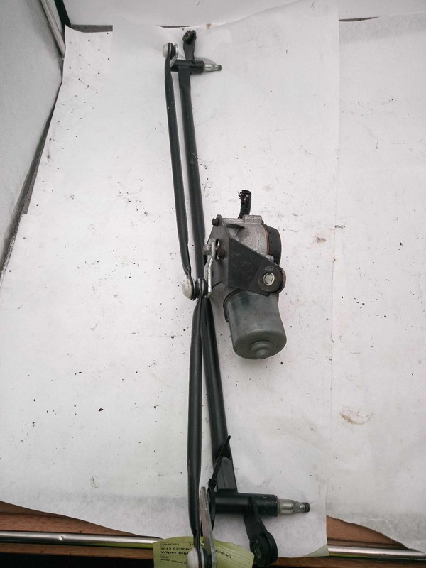 Used Windshield Wiper Motor fits: 2013 Ford Expedition w/rain sensor motor and l