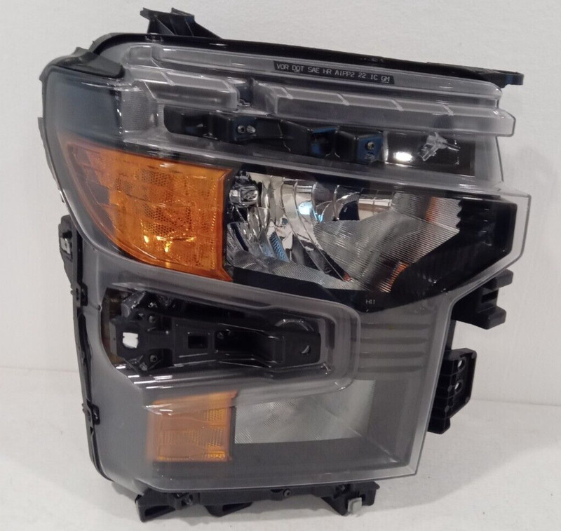 OEM 2022-2023 CHEVROLET SILVERADO 1500 RIGHT SIDE RH HALOGEN HEADLIGHT 87828573